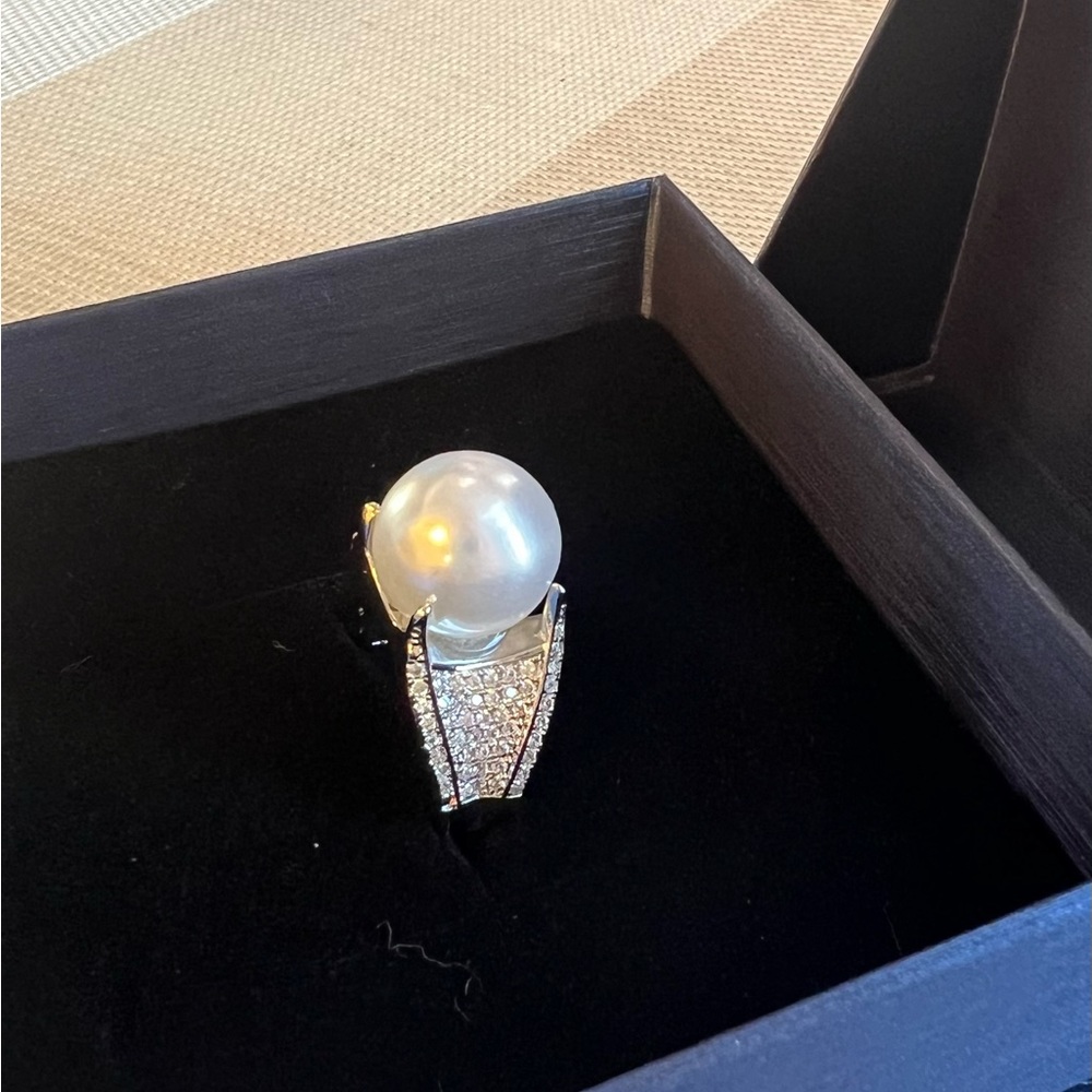 Cocktail ring - Milky pearl and zirconia silver plated
